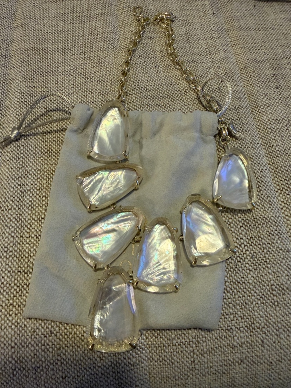 Kendra Scott Harlow Statement Mother of pearl Shell Bib Necklace in Gold